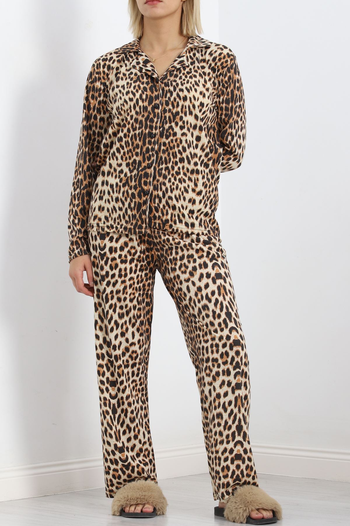 Önü%20Düğmeli%20Pijama%20Takımı%20Açıkpembe%20-%20150.1287.-Leopar