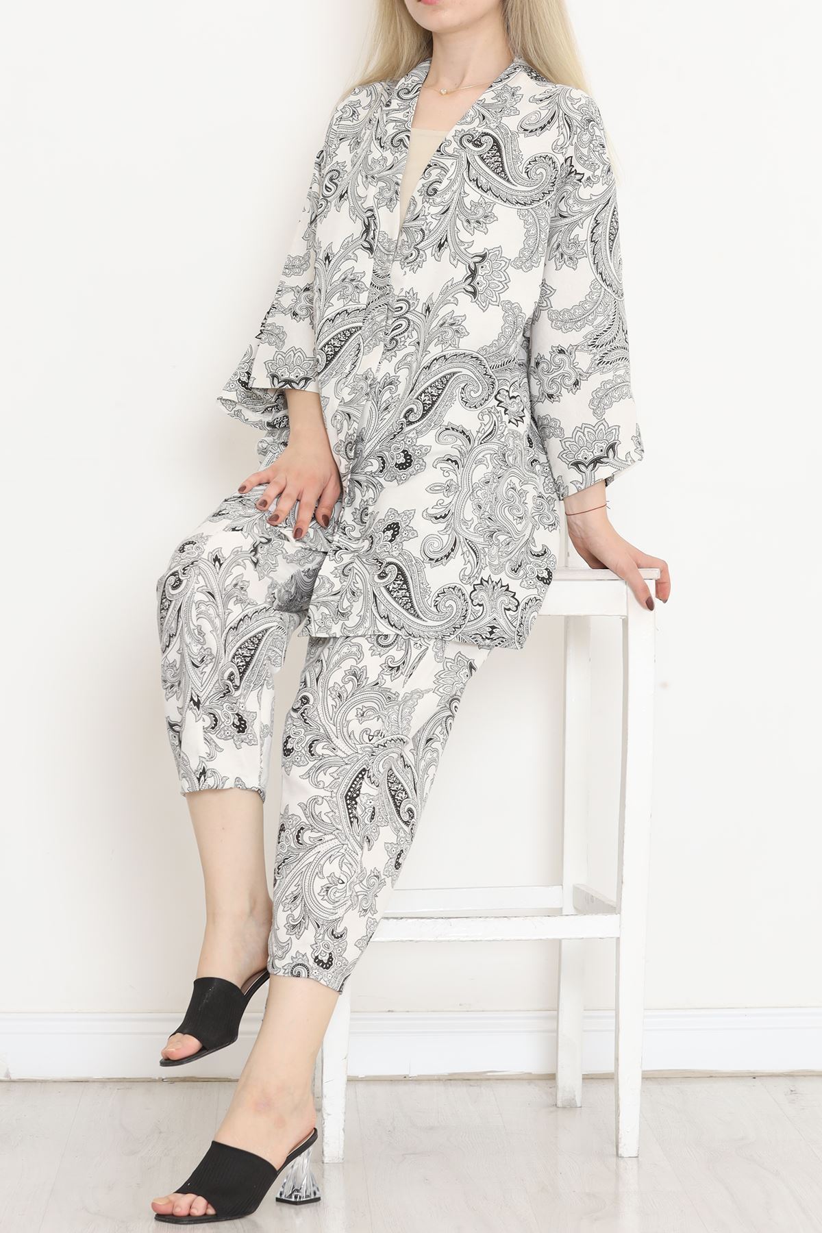 Kimono%20Takım%20Beyazfuşya%20-%20152342.701.-Siyah-ekru