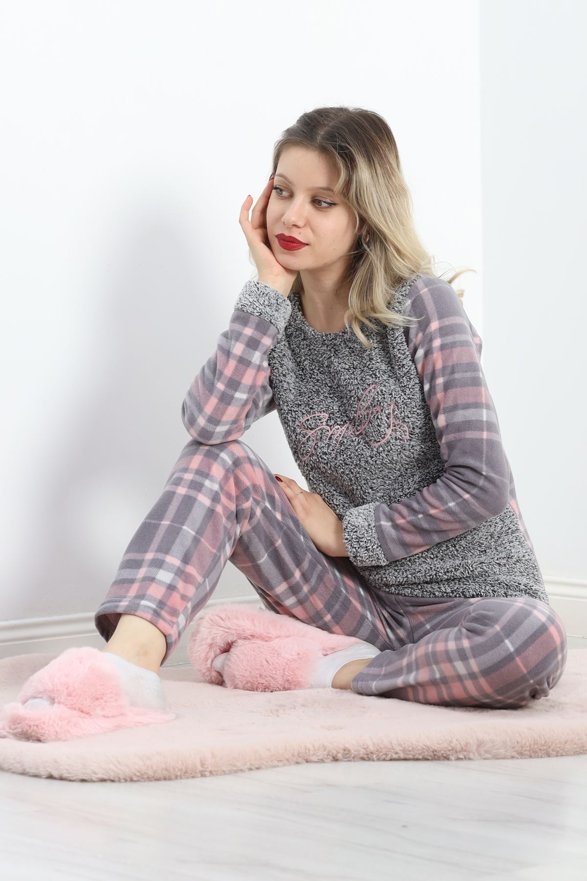 Peluş%20Polar%20Pijama%20Takımı%20Grikareli%20-%2019178.1050.-Gri