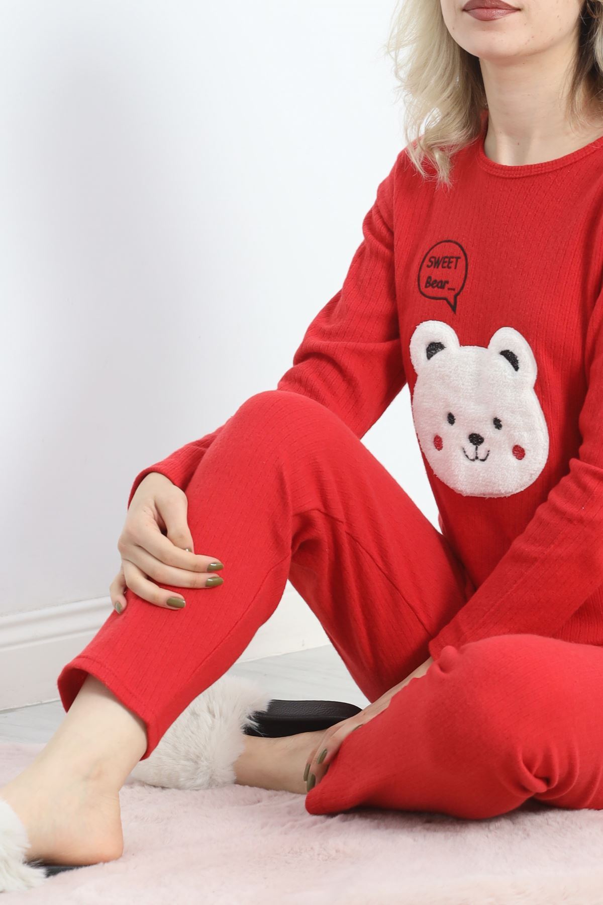 Nakışlı%20Fitilli%20Pijama%20Takımı%20Gri%20-%2019219.1048.-Kırmızı