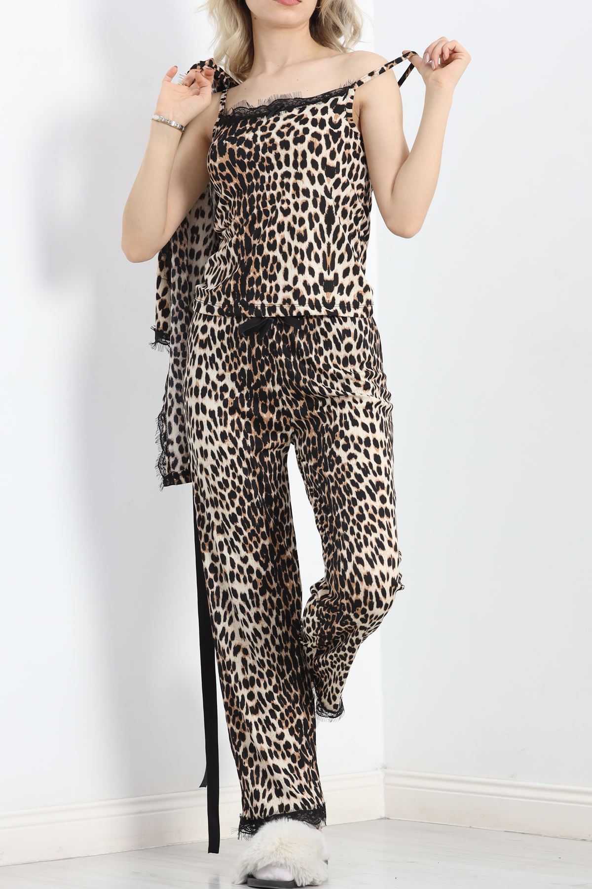 3’Lü%20Süet%20Pijama%20Takımı%20Leopar%20-%20668.1287.