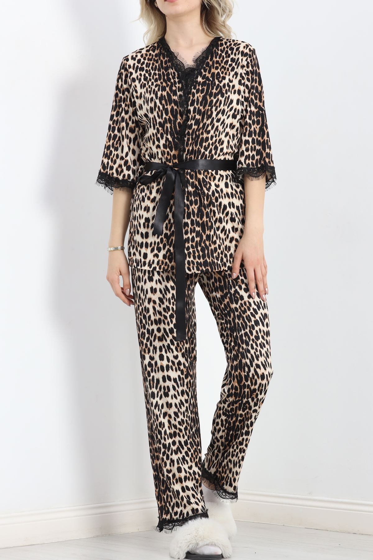 3’Lü%20Süet%20Pijama%20Takımı%20Leopar%20-%20668.1287.